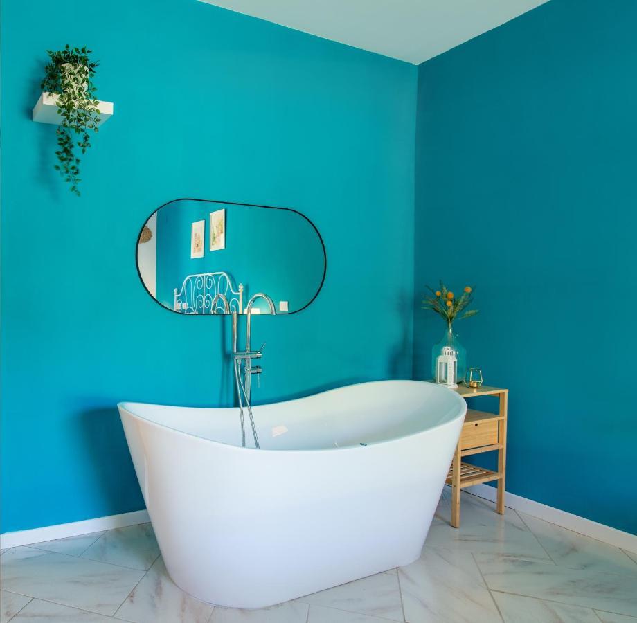 Villa Mariel Suites & Apartment มัสซาลูเบรนเซ ภายนอก รูปภาพ